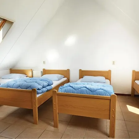 Nice In With 4 Bedrooms, Sauna And Wifi * Hippolytushoef